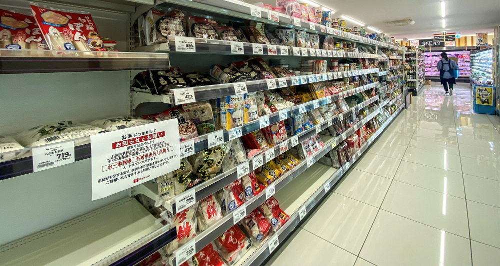 Empty grocery shelves in Japan