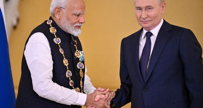 Modi and Putin shaking hands